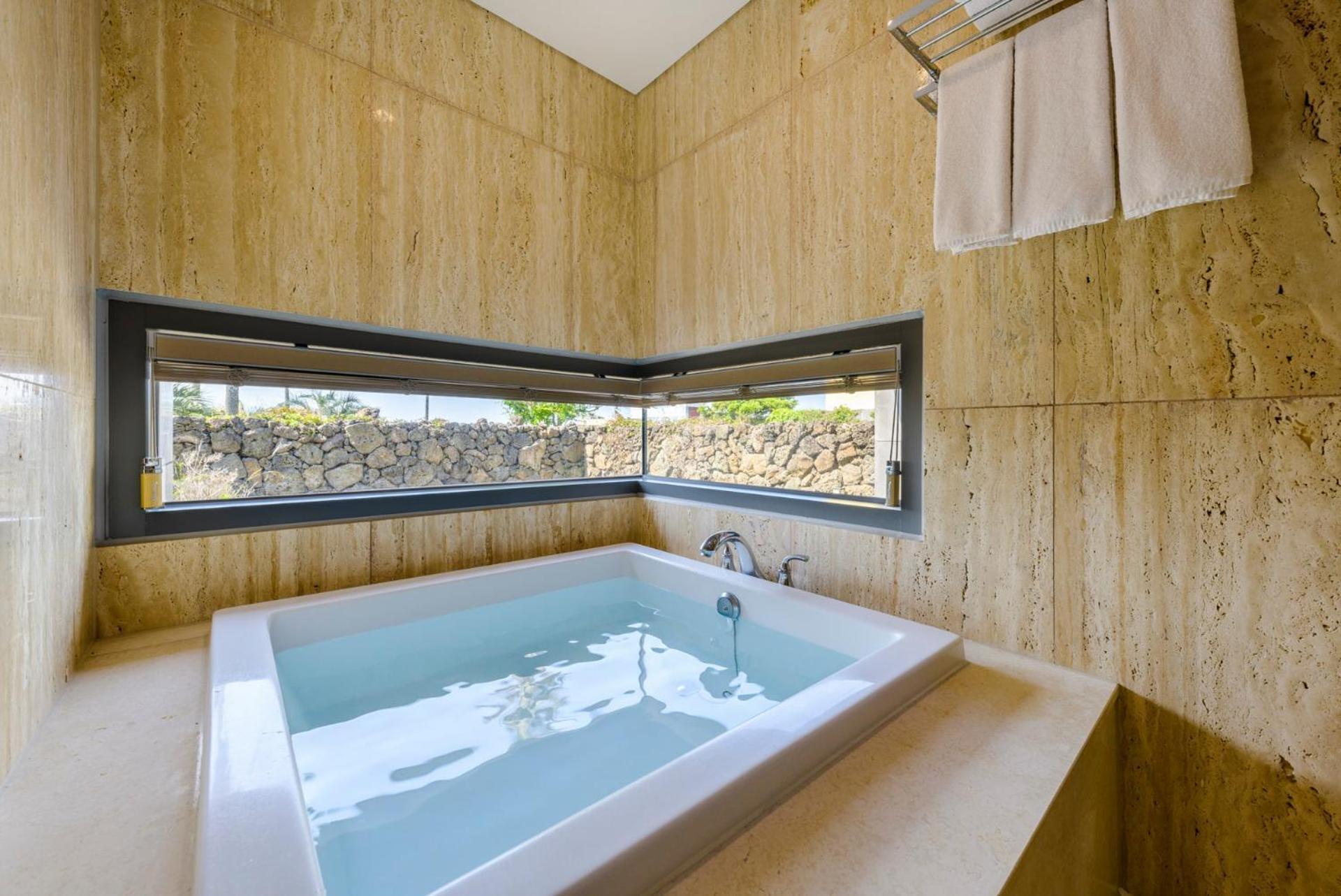Stanford Hotel & Resort Jeju Exterior photo
